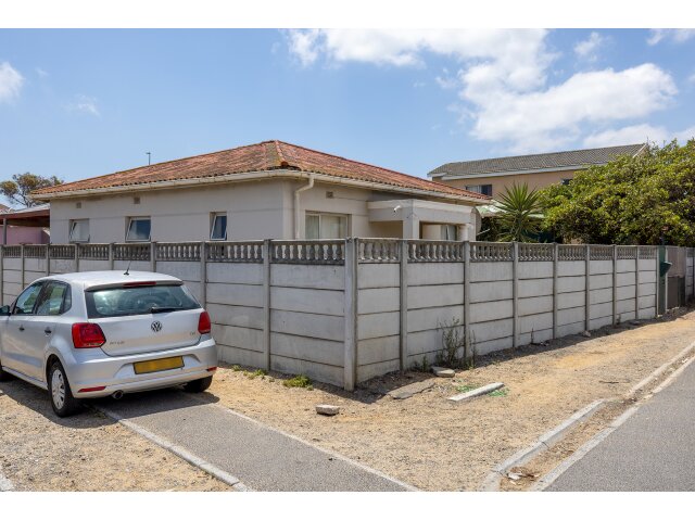 <!--[if BLOCK]><![endif]--> 1  Plettenberg Street, Brooklyn, Milnerton <!--[if ENDBLOCK]><![endif]-->